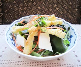 豆腐とカリカリ油揚げのサラダ